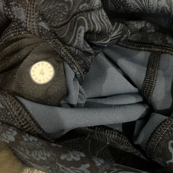 🔹 Lululemon Wunder Under High Rise Luxtreme  Nouveau Mach Blue and Black - Picture 4 of 4